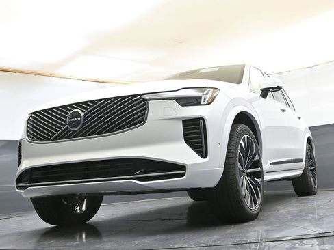 New 2026 Volvo XC90 B6 Plus w/ Protection Package Premier image 39