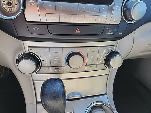 Used 2012 Toyota Highlander 4WD w/ Tech Pkg image 20