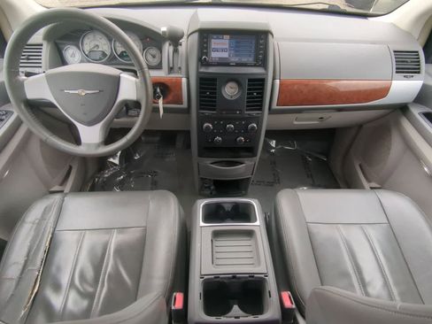 Used 2008 Chrysler Town & Country Touring FWD image 15