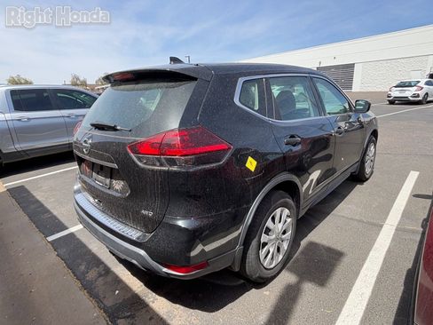 Used 2018 Nissan Rogue S image 4