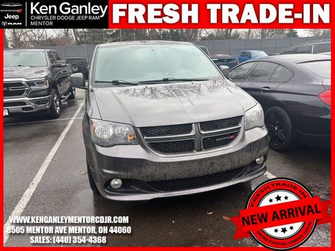 Used 2017 Dodge Grand Caravan GT image 2