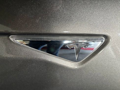 Used 2015 Tesla Model S P90D image 10