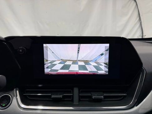 Used 2025 Chevrolet Trax LT image 32