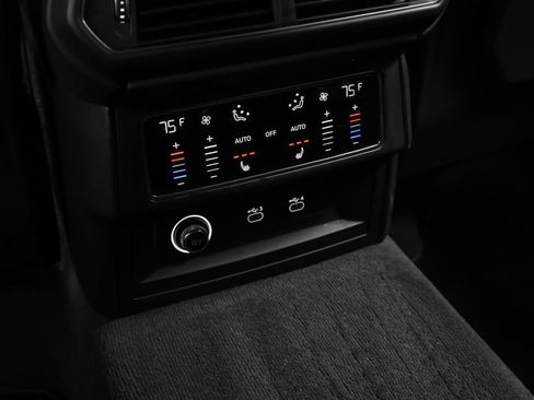 Used 2022 Lamborghini Urus AWD/4WD image 40