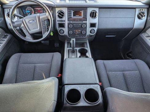 Used 2015 Ford Expedition XLT image 18
