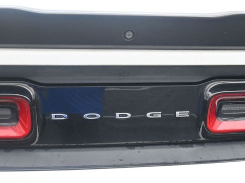 Used 2019 Dodge Challenger R/T w/ Driver Convenience Group RWD image 10