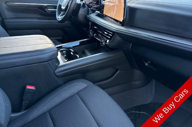 Used 2025 Chevrolet Suburban LS RWD image 21