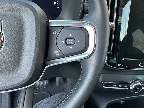 Certified 2025 Volvo XC40 B5 Core image 29