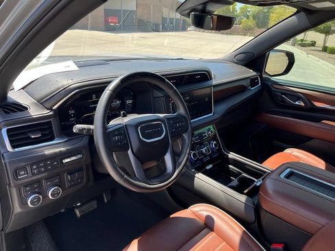 Used 2024 GMC Yukon XL Denali Ultimate AWD/4WD image 11