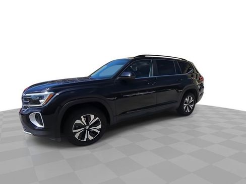 Used 2024 Volkswagen Atlas SE image 4