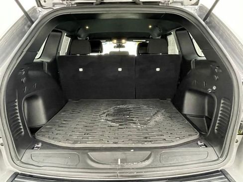 Used 2021 Jeep Grand Cherokee Laredo image 11