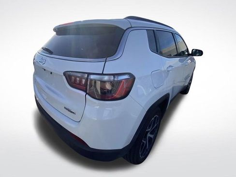 Used 2024 Jeep Compass Latitude image 8