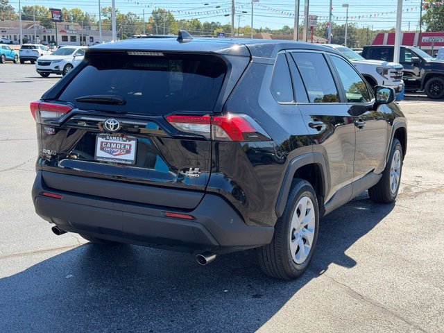 Used 2025 Toyota RAV4 LE AWD/4WD image 13