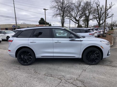 New 2025 Lincoln Corsair Reserve w/ Equipment Group 202A image 2