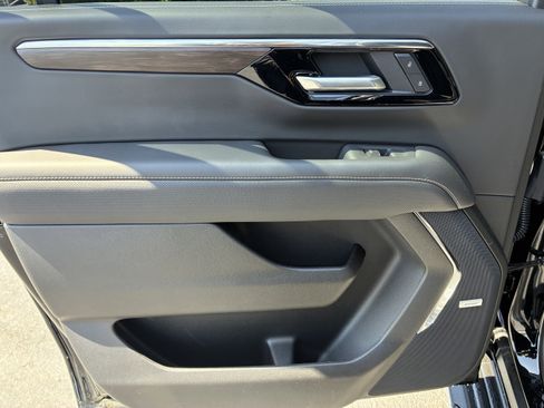 Used 2026 Chevrolet Suburban Premier image 16