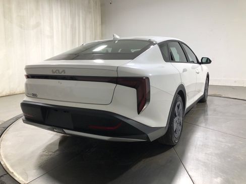 New 2025 Kia K4 LX image 7