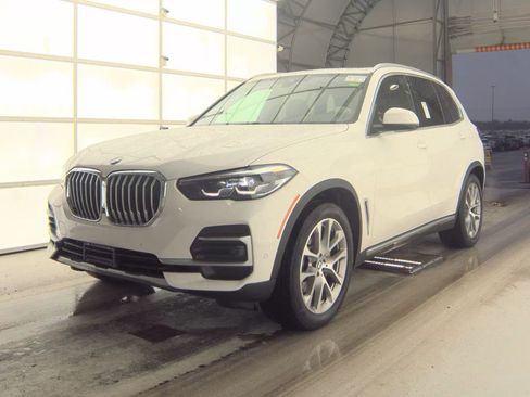 Used 2023 BMW X5 xDrive40i w/ Premium Package image 3