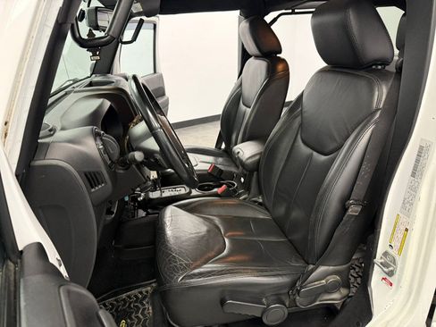 Used 2015 Jeep Wrangler Unlimited Sahara AWD/4WD image 36