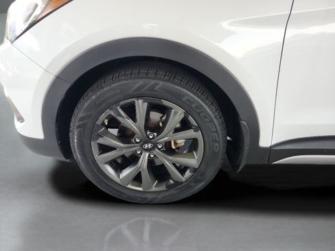 Used 2017 Hyundai Santa Fe Sport FWD image 30