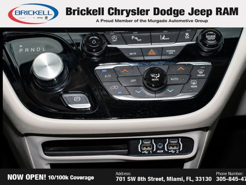 Used 2024 Chrysler Pacifica Touring-L FWD image 23
