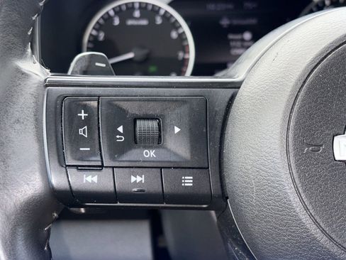 Used 2025 Nissan Pathfinder SV FWD image 27