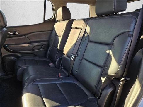 Used 2023 GMC Acadia SLT image 17