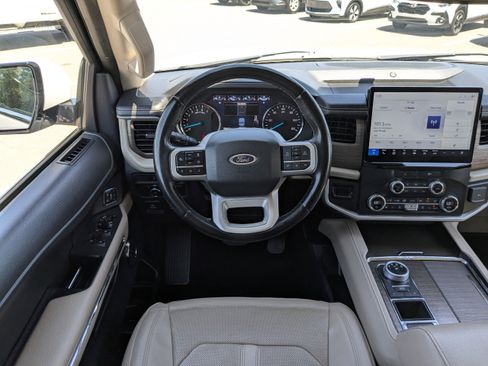 Used 2022 Ford Expedition Limited image 18