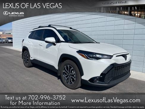 Used 2024 Toyota Corolla Cross SE image 1