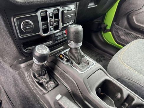 Used 2025 Jeep Wrangler Unlimited Sport AWD/4WD image 16