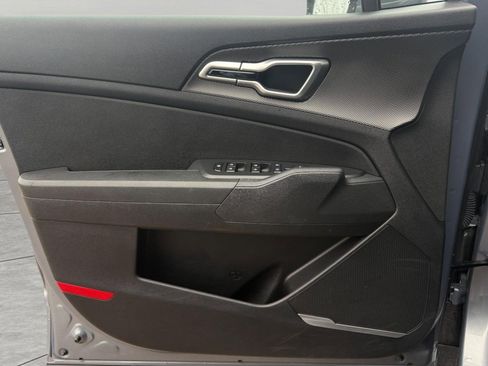 Certified 2025 Kia Sportage LX image 18