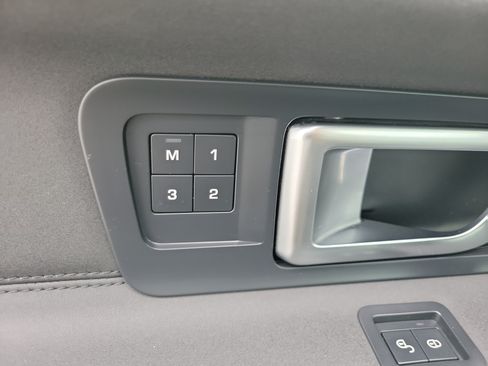 Used 2019 Land Rover Discovery Sport HSE AWD/4WD image 17