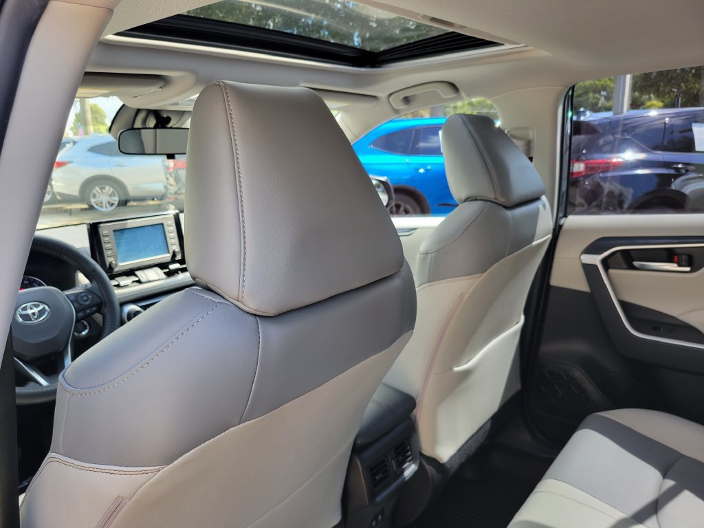 Used 2019 Toyota RAV4 XLE Premium FWD image 11