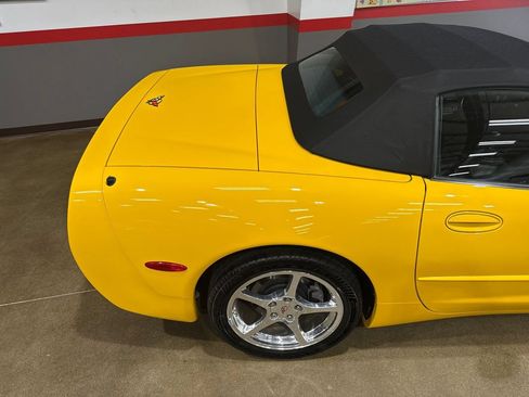 Used 2004 Chevrolet Corvette Convertible w/ Preferred Equipment Group RWD image 30