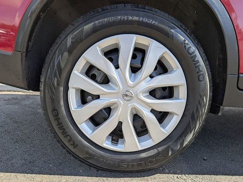 Used 2017 Nissan Rogue S image 17