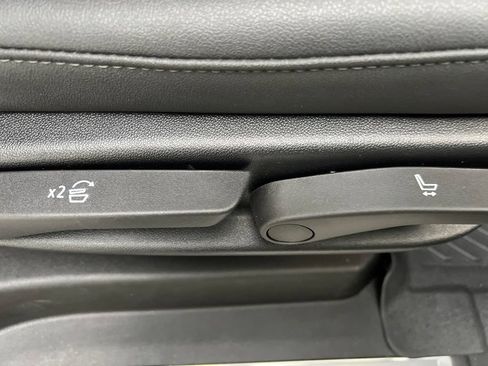 Used 2025 Chevrolet Suburban Z71 AWD/4WD image 23