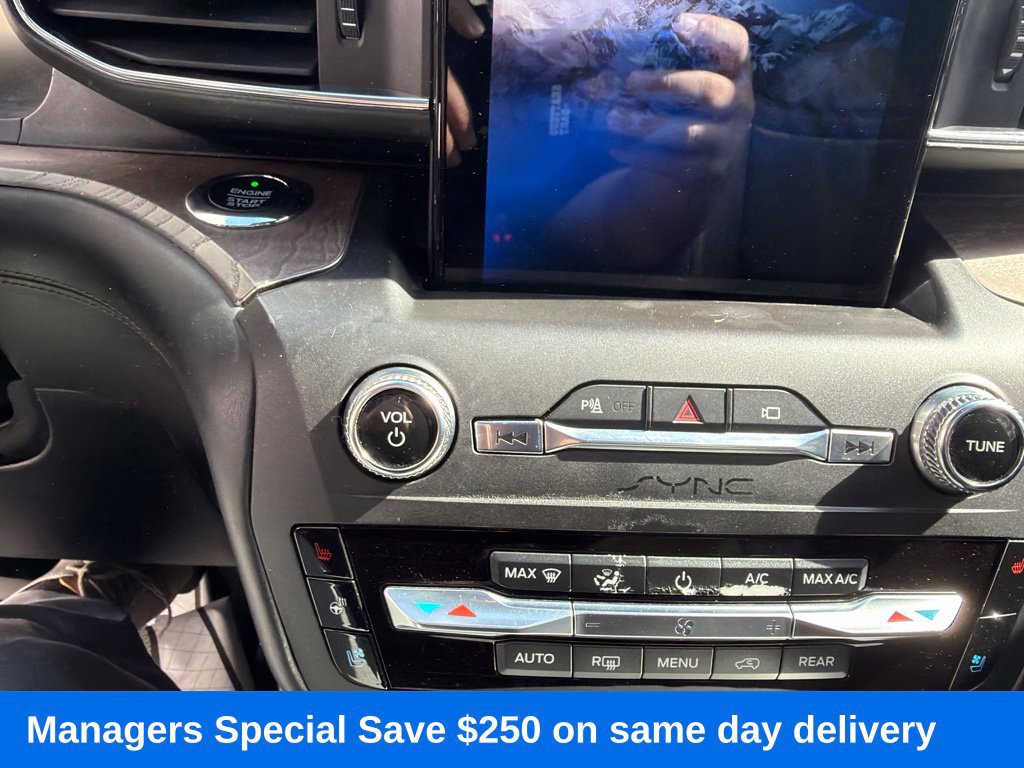 Used 2020 Ford Explorer Platinum w/ Premium Technology Package AWD/4WD image 16