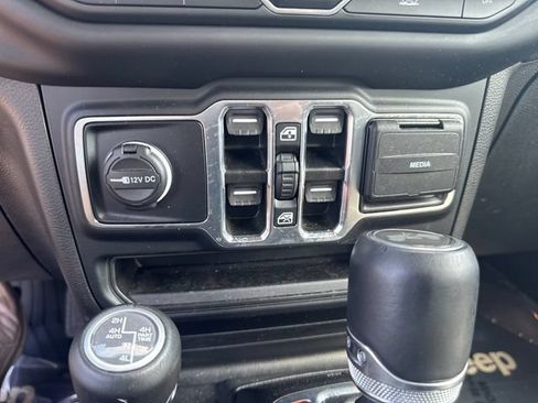Used 2022 Jeep Wrangler Unlimited Sahara w/ Cold Weather Group AWD/4WD image 25