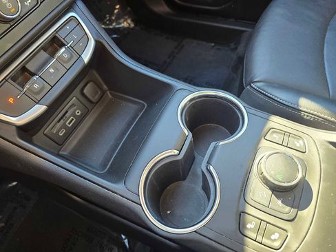 Used 2024 GMC Terrain SLT image 30