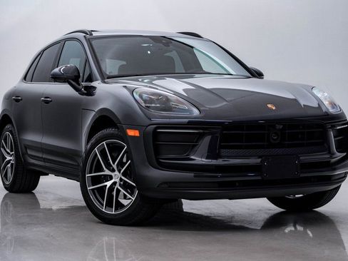 Certified 2025 Porsche Macan AWD/4WD image 8