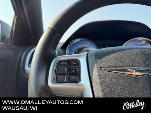 Used 2013 Chrysler 300 AWD w/ Driver Convenience Group image 8