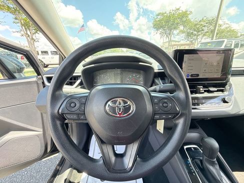 Used 2025 Toyota Corolla LE FWD image 16