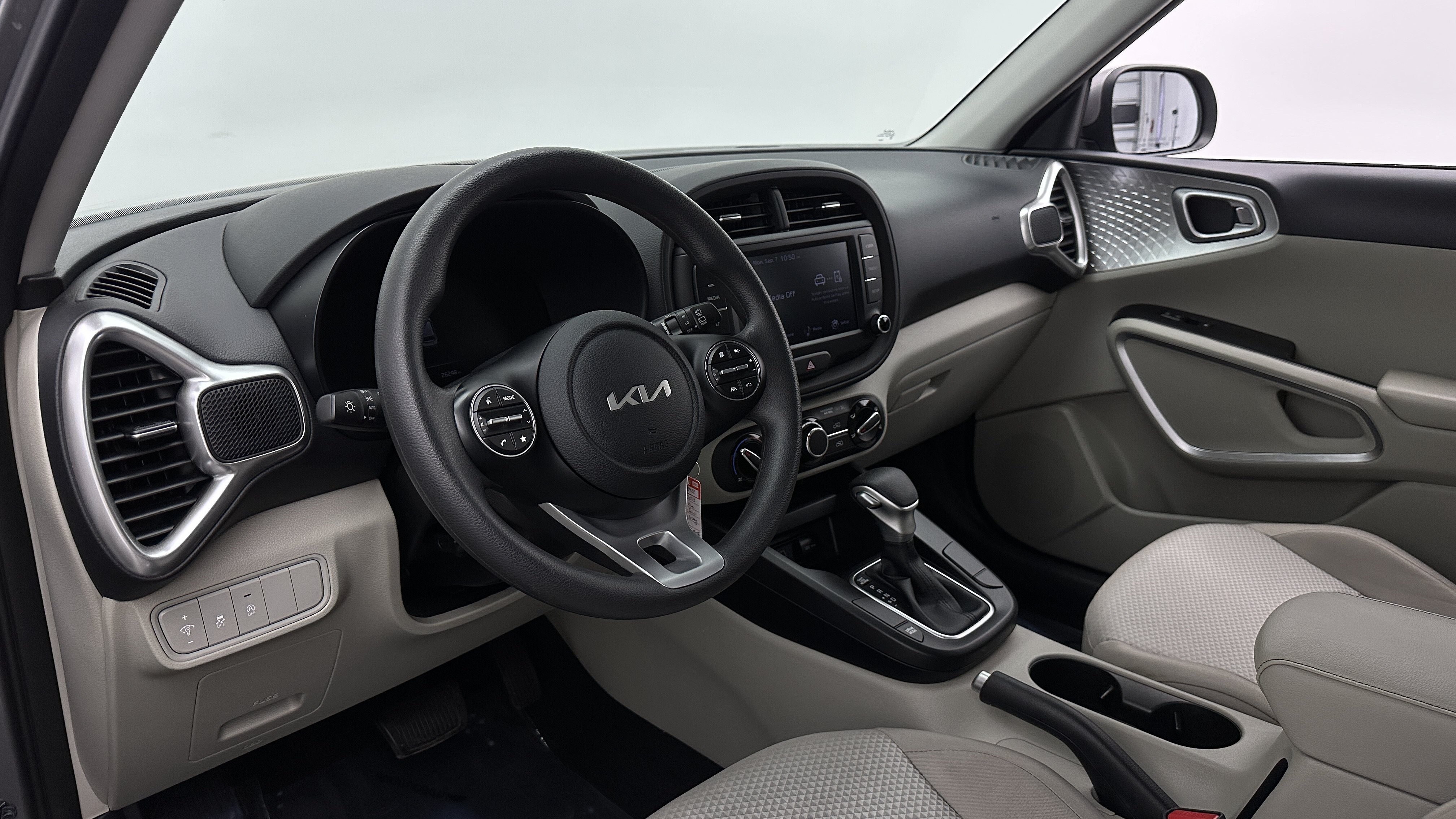 Used 2023 Kia Soul LX FWD image 11