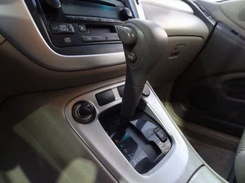 Used 2005 Toyota Highlander 2WD V6 w/ 3rd Row image 10