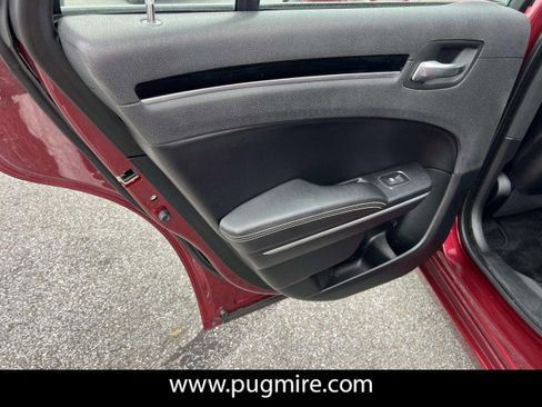 Used 2019 Chrysler 300 S RWD image 21