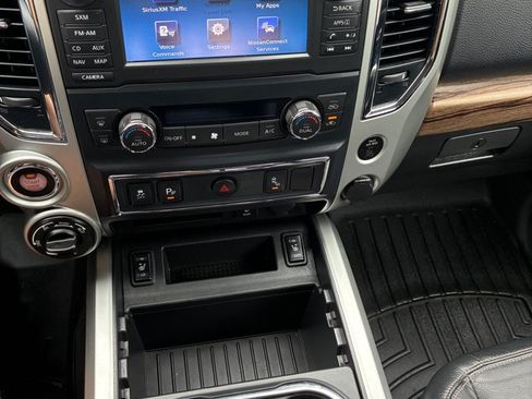 Used 2017 Nissan Titan SL AWD/4WD image 40