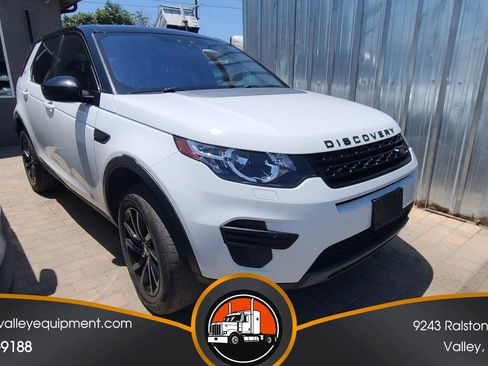 Used 2018 Land Rover Discovery Sport SE AWD/4WD image 2