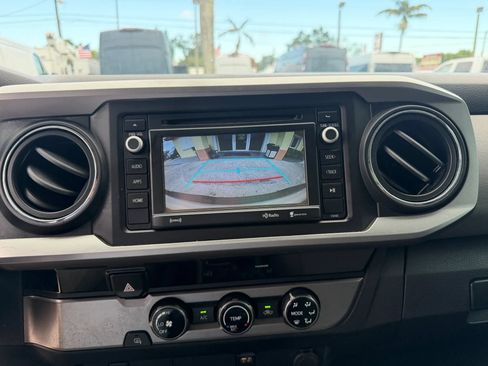 Used 2017 Toyota Tacoma SR5 w/ Tow Package RWD image 14