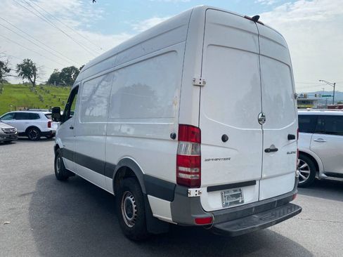 Used 2014 Freightliner Sprinter 2500 RWD image 5