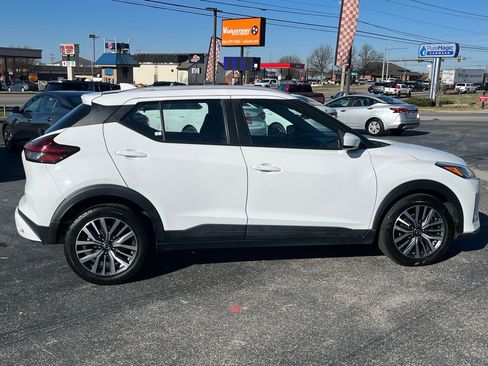 Used 2021 Nissan Kicks SV image 8