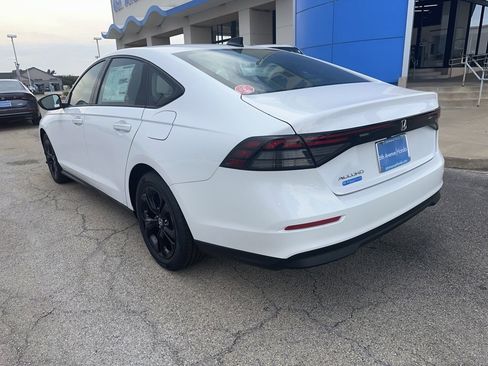 New 2025 Honda Accord SE image 4